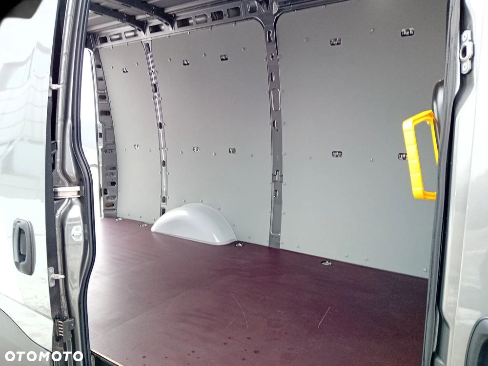 Iveco Daily 35S16A8 V L3H2 DEMO 50-lecie IVECO - 25