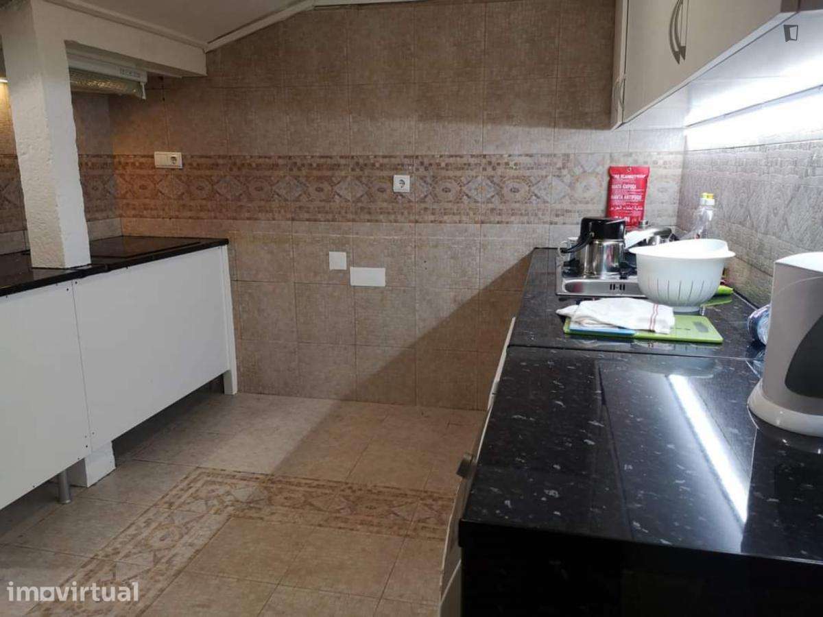 Quarto - localizado em Intendente Lisbon - Grande imagem: 5/15
