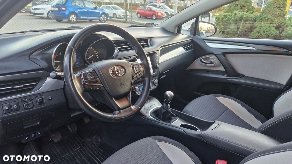 Toyota Avensis 2.0 D-4D Premium - 11