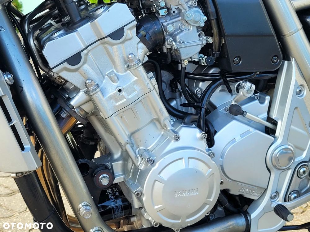 Yamaha FZS - 13