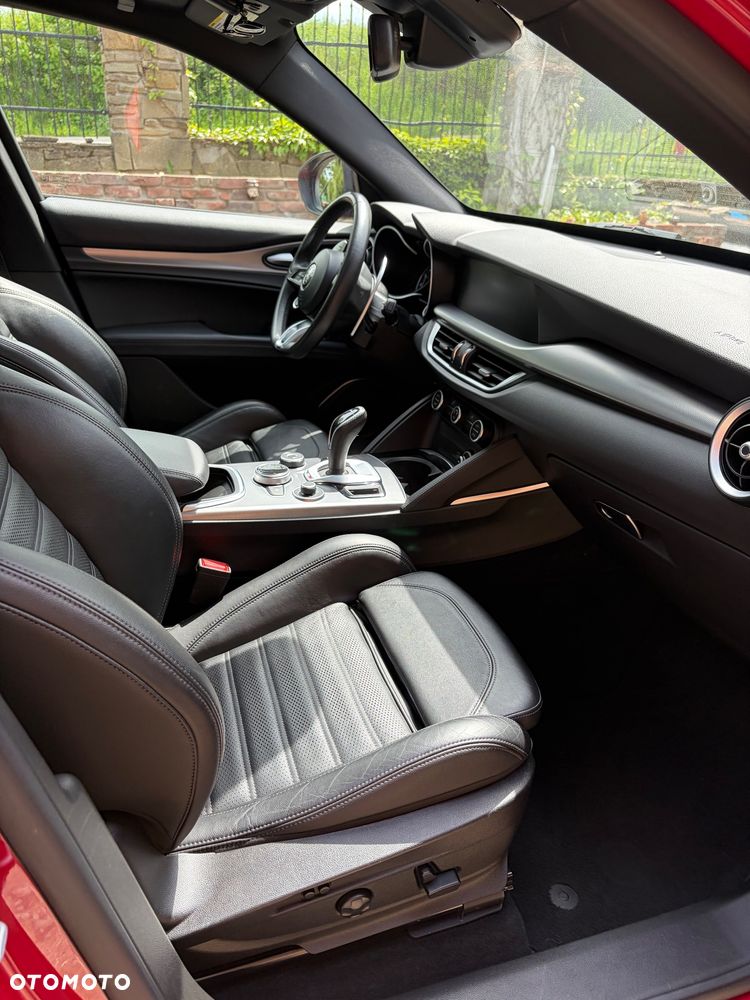 Alfa Romeo Stelvio 2.0 Turbo 16V AT8-Q4 Veloce Ti - 14