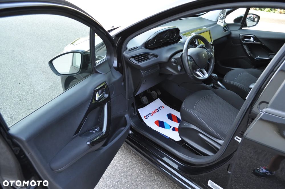 Peugeot 208 - 12