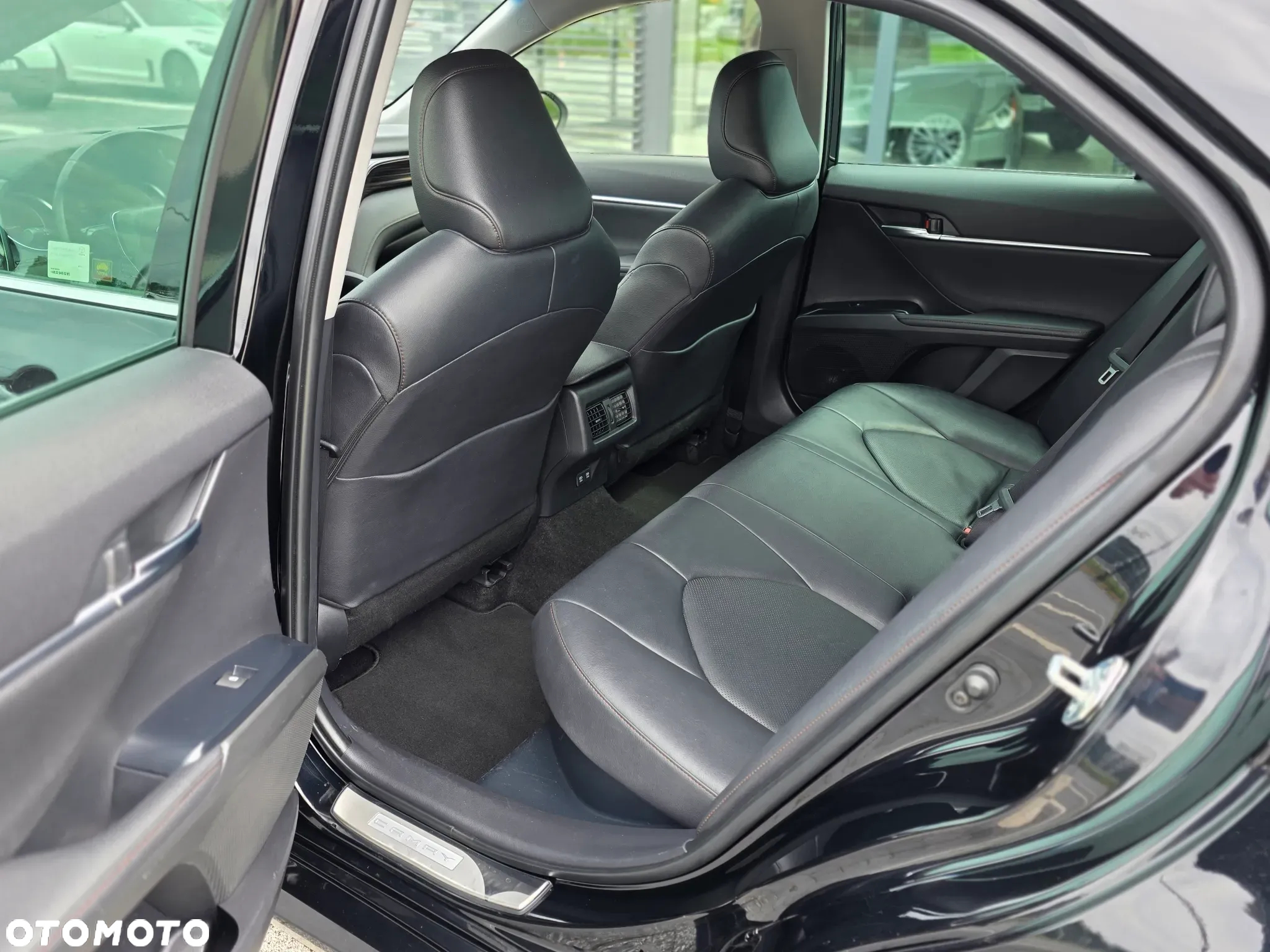 Toyota Camry 2.5 Hybrid Executive CVT - 27