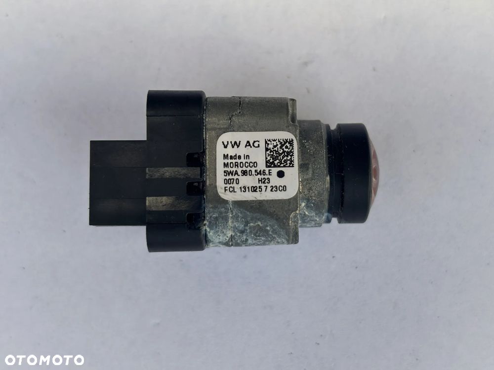 Kamera przednia vw Volkswagen Tiguan 5WA980546E element plastikowy - 2