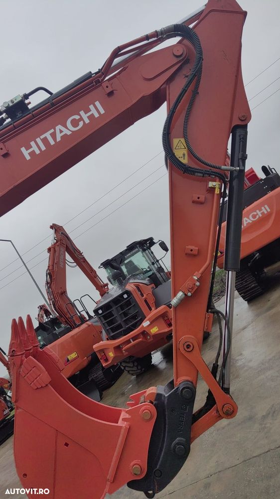Hitachi ZX85, 9,3 TONE, 2023, 1.965h, CUPLA RAPIDA HIDRAULICA, cupe ingusta si lata NOI, cupa taluz neinclinabila NOUA, senile cauciuc PAD, LAMA NIVELARE, Instalatia picon pe brate, Aer cond, sistem antifurt, Ad sapare 5m,ridica 5t, CA NOU-PROMOTIE 64.900Eur - 33