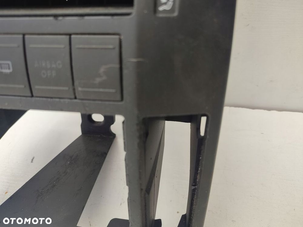 Kratki nawiewu środkowe schowek VW POLO IV 9N LIFT - 4