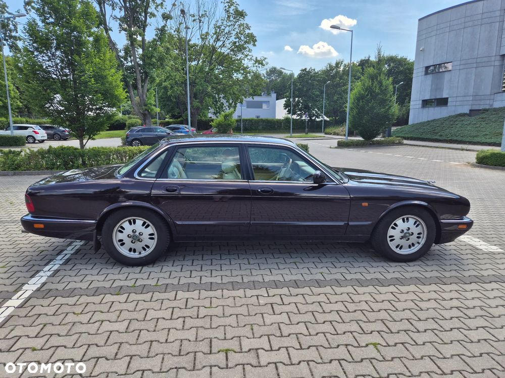 Jaguar XJ - 10