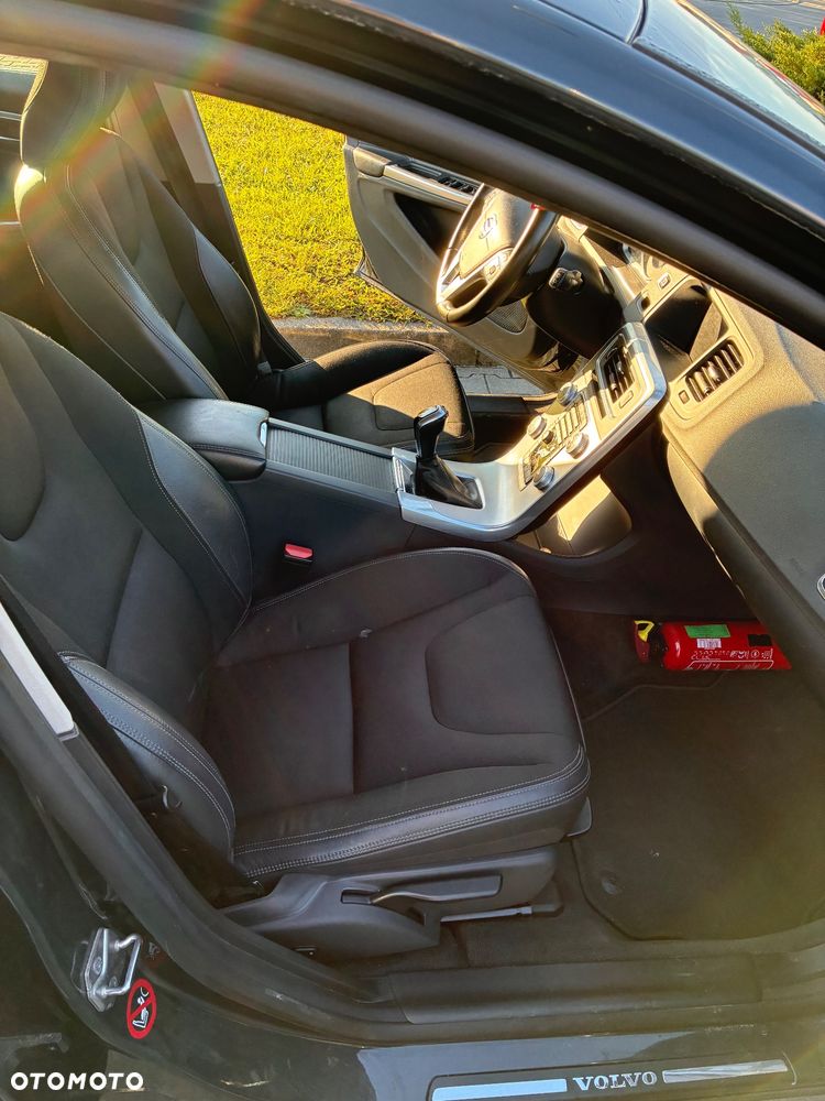 Volvo V60 D3 Momentum - 12