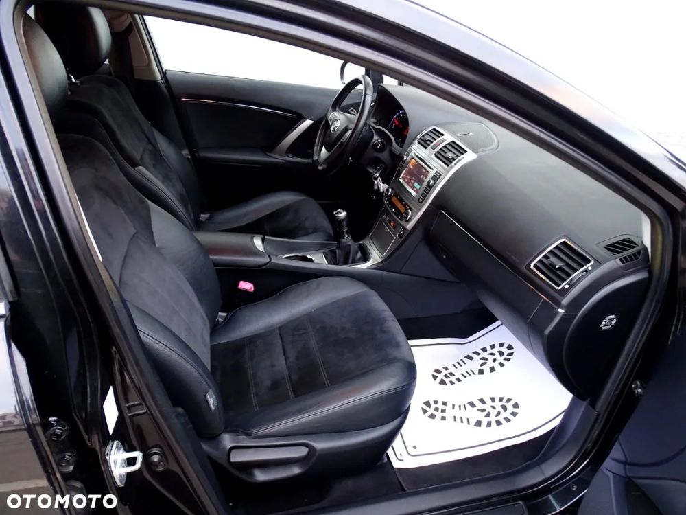 Toyota Avensis 2.0 D-4D - 11