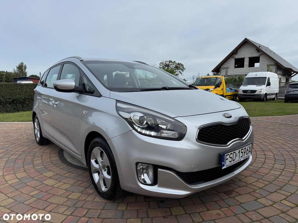 Kia Carens - 16