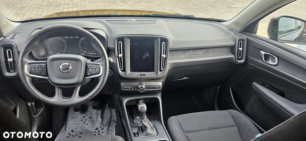 Volvo XC 40 T3 Momentum - 6