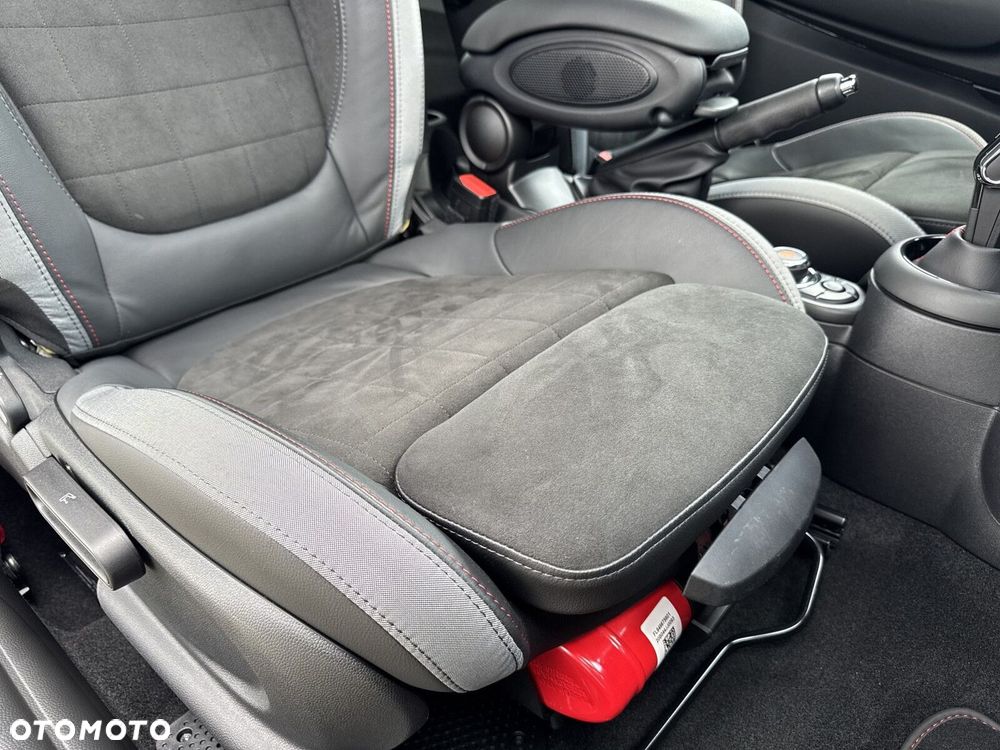MINI John Cooper Works - 25