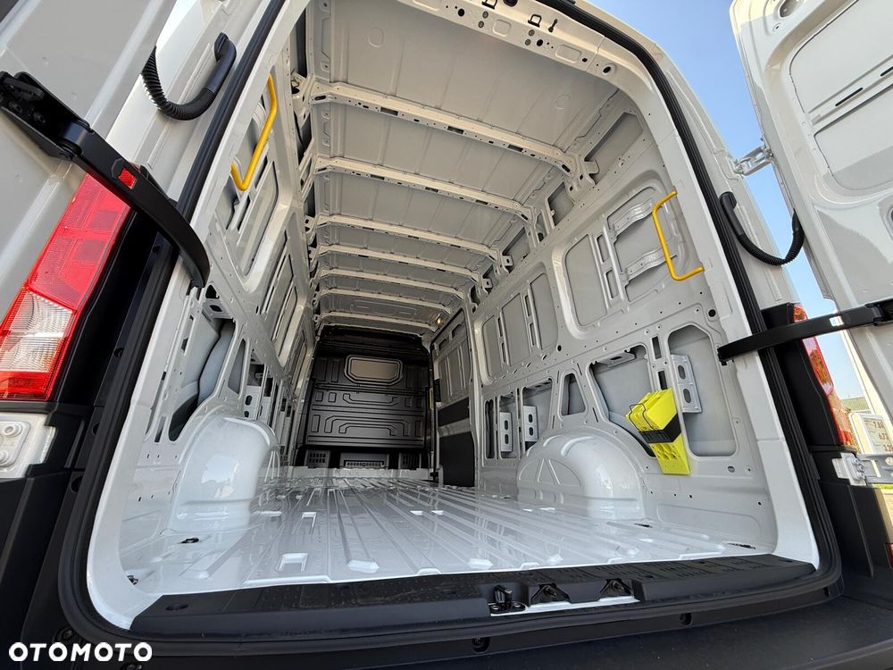 Volkswagen Crafter - 28