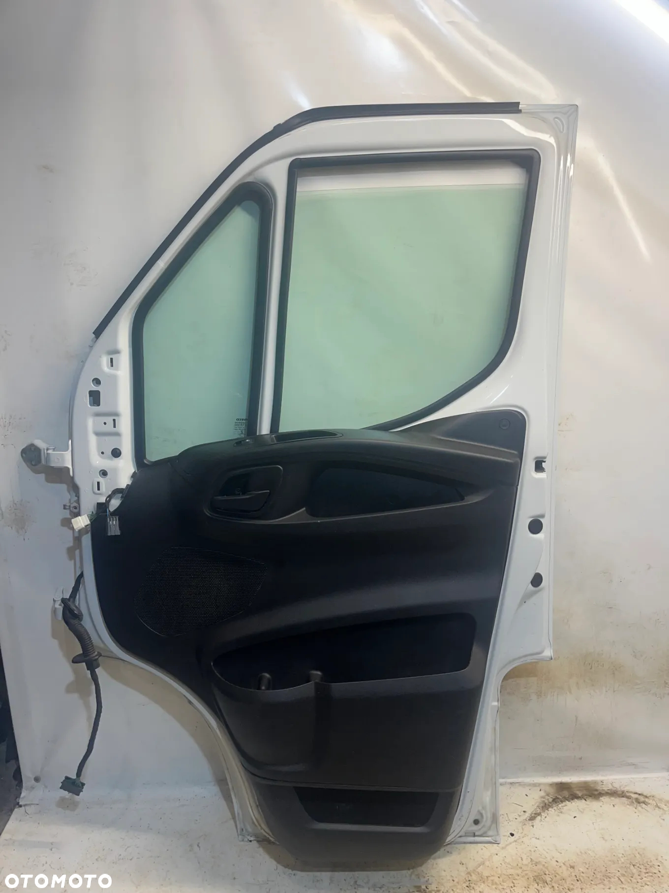 PRAWE DRZWI IVECO DAILY 2020r - 5