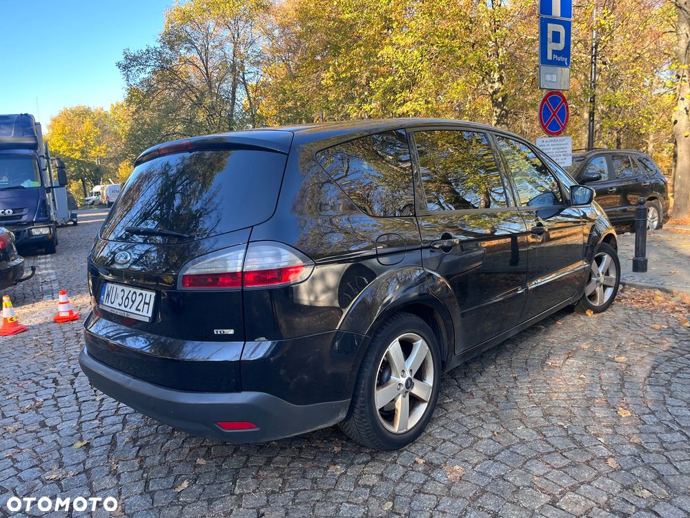 Ford S-Max - 17