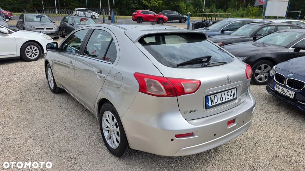 Mitsubishi Lancer 1.6 Invite - 3