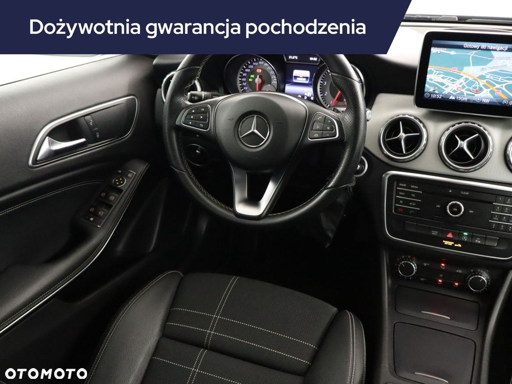 Mercedes-Benz GLA - 9