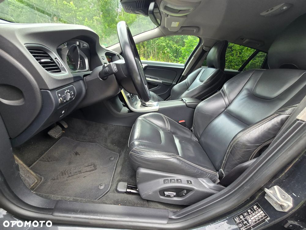 Volvo V60 D6 AWD Plug-in Hybrid Summum - 13