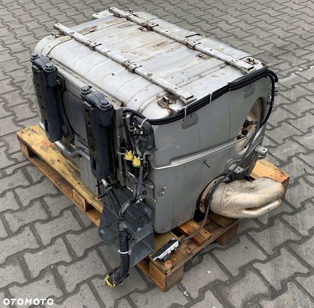 WYDECH KATALIZATOR TŁUMNIK MERCEDES ACTROS MP4 EURO 6 - 2