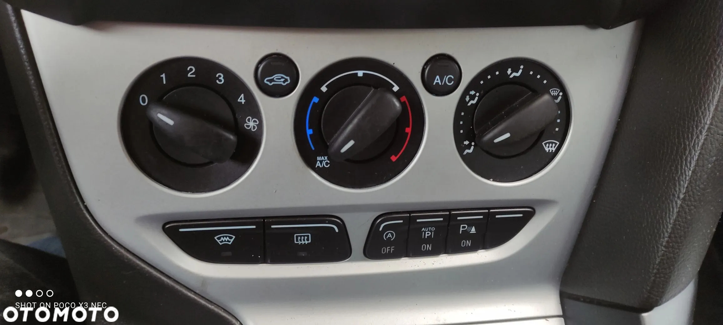 Ford Focus 1.6 EcoBoost Titanium - 22