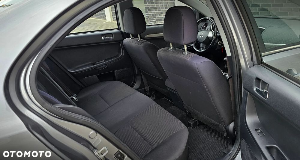 Mitsubishi Lancer 1.6 Intense - 13