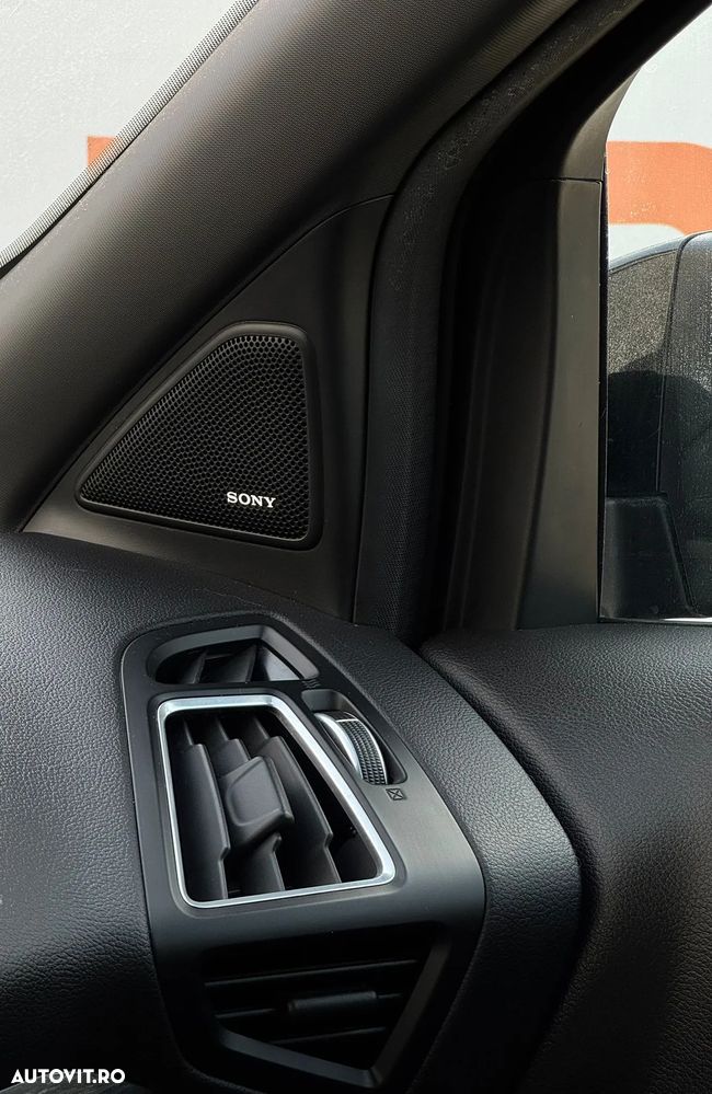 Ford Kuga 2.0 TDCi 4WD Powershift ST-Line - 33