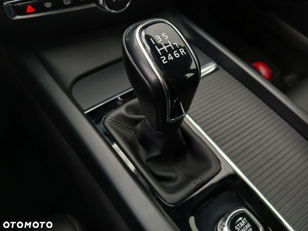 Volvo V60 D3 Momentum - 16