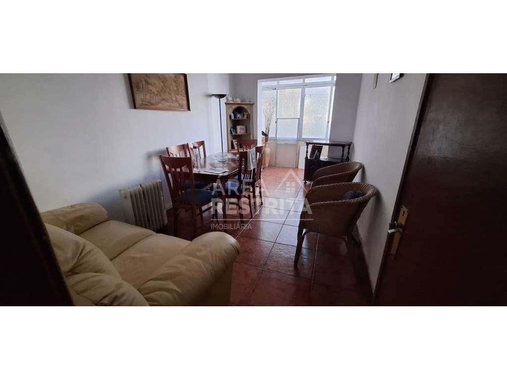 APARTAMENTO T1 transformado em T2, com QUINTAL, Laranjeiro - Grande imagem: 2/6