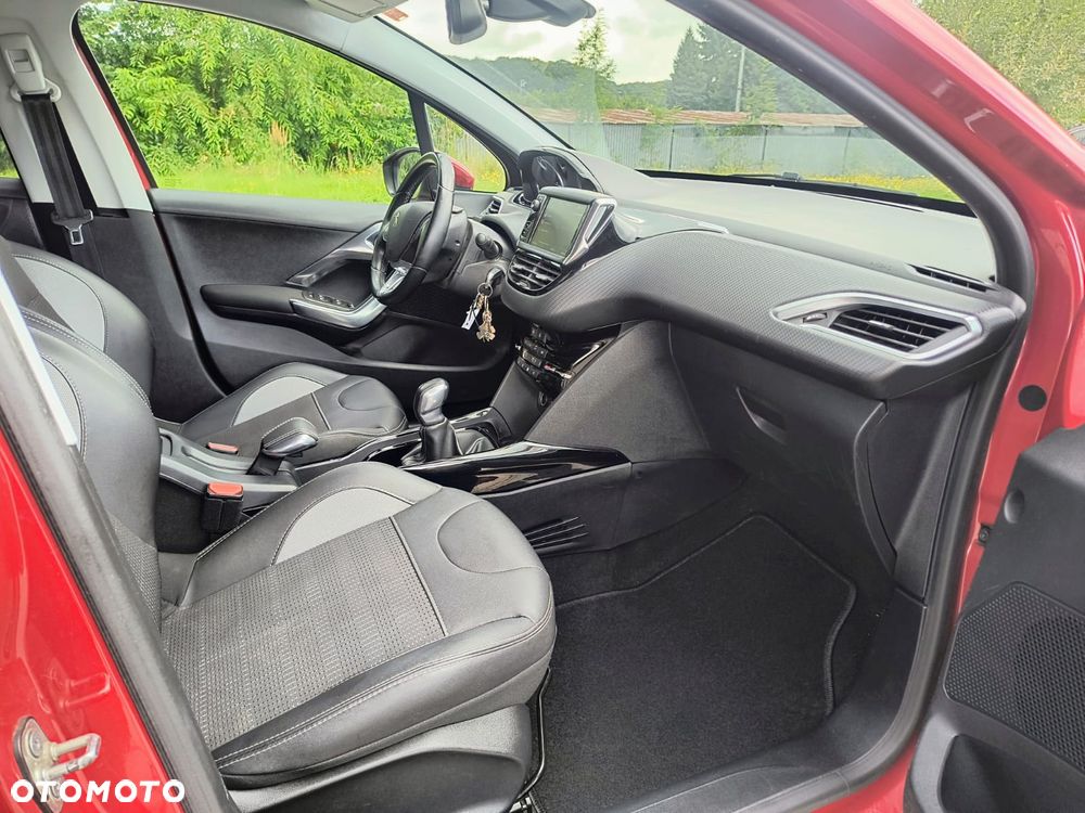 Peugeot 2008 1.2 Pure Tech Allure S&S - 22