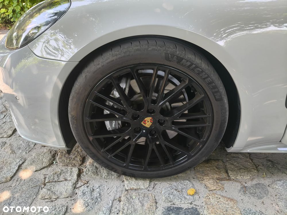 Porsche Panamera - 12