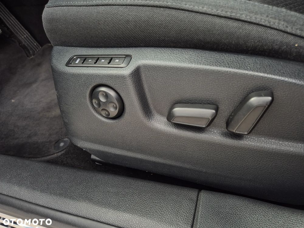 Skoda Superb 2.0 TDI DSG Elegance - 24