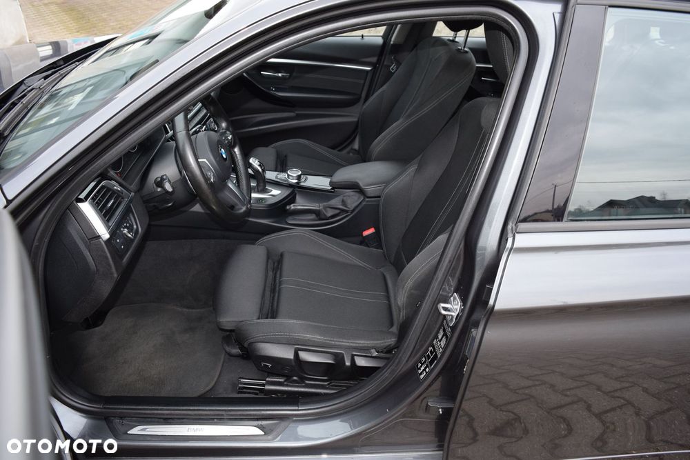 BMW Seria 3 320d xDrive Sport Line - 17