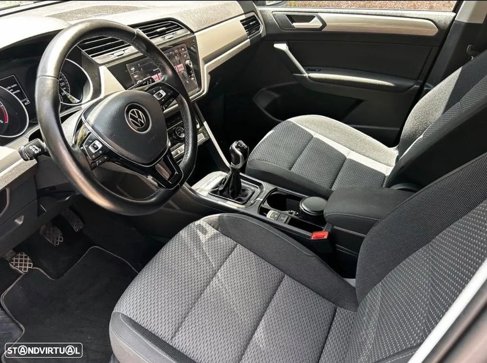 VW Touran 2.0 TDI Confortline - 12