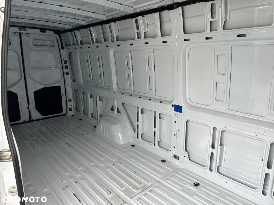 Mercedes-Benz Sprinter - 20