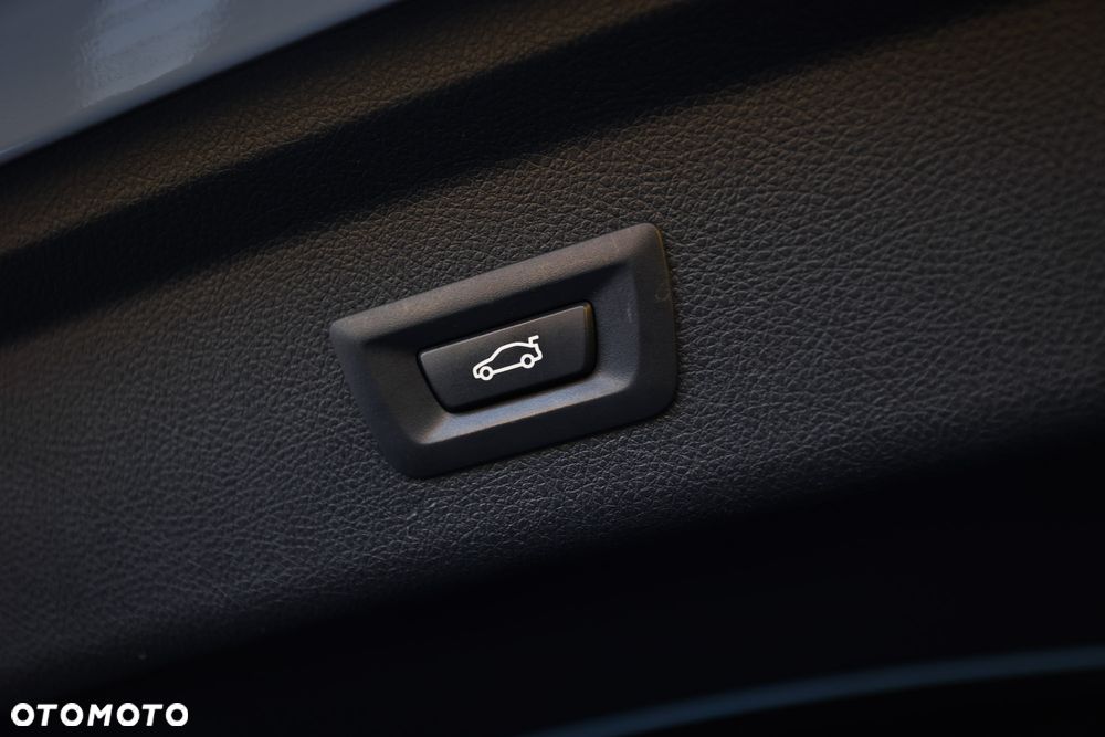 BMW Seria 3 330i M Sport Shadow sport - 25