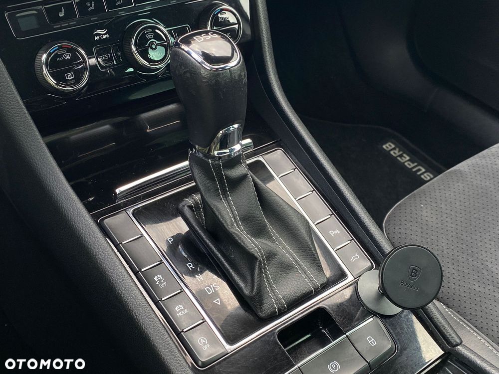 Skoda Superb 2.0 TDI Sportline DSG - 20