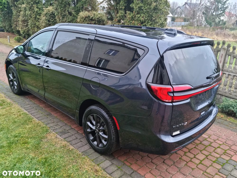 Chrysler Pacifica - 17