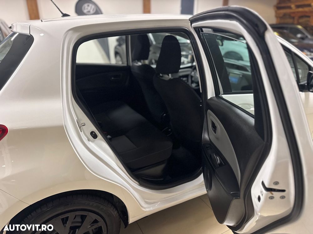 Toyota Yaris 1.5 VVT-i HSD Luna - 11