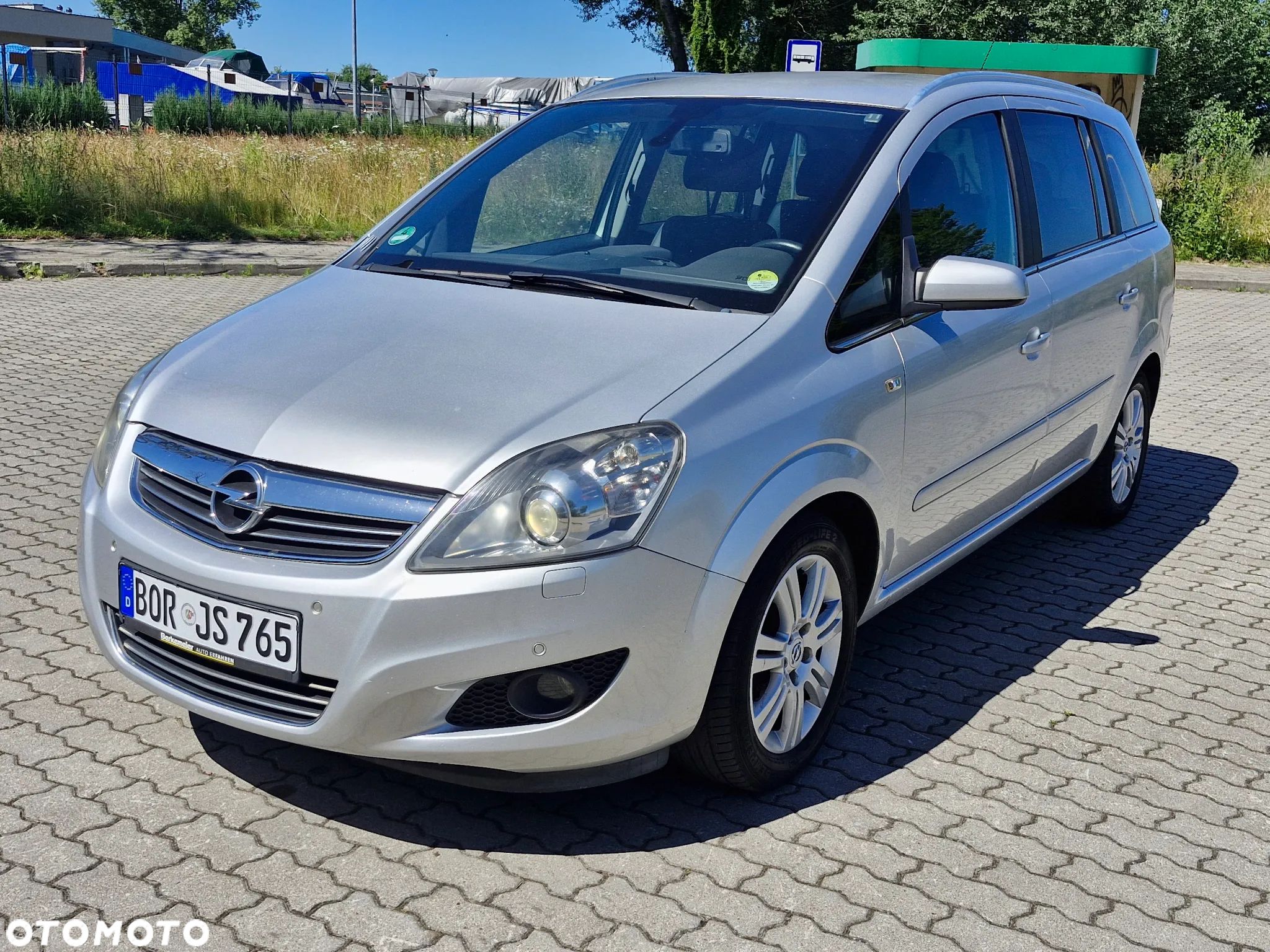 Opel Zafira 1.8 Cosmo EU5 - 1