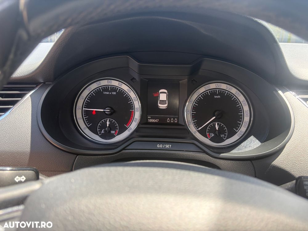 Skoda Octavia 1.6 TDI DSG Style - 12