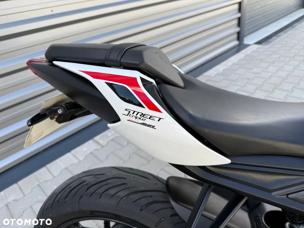 Triumph Street Triple - 28