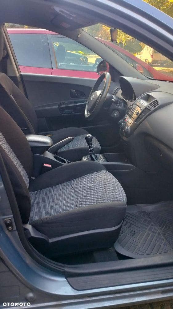 Kia Ceed - 9