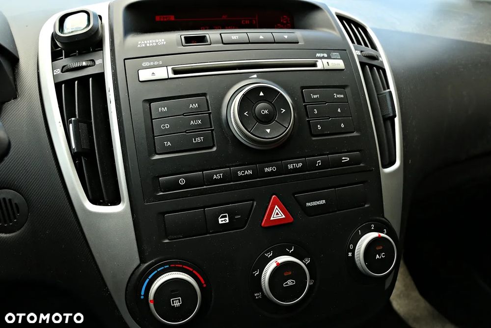 Kia Ceed 1.4 CVVT Attract - 36