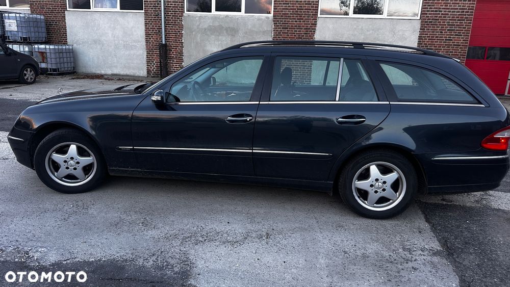Mercedes-Benz E-Class 2004 photo 2