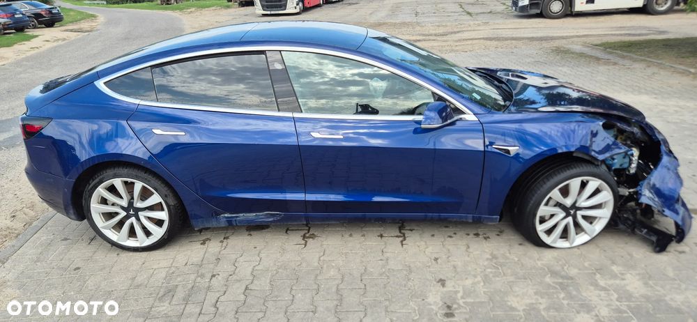 Tesla Model 3 - 4