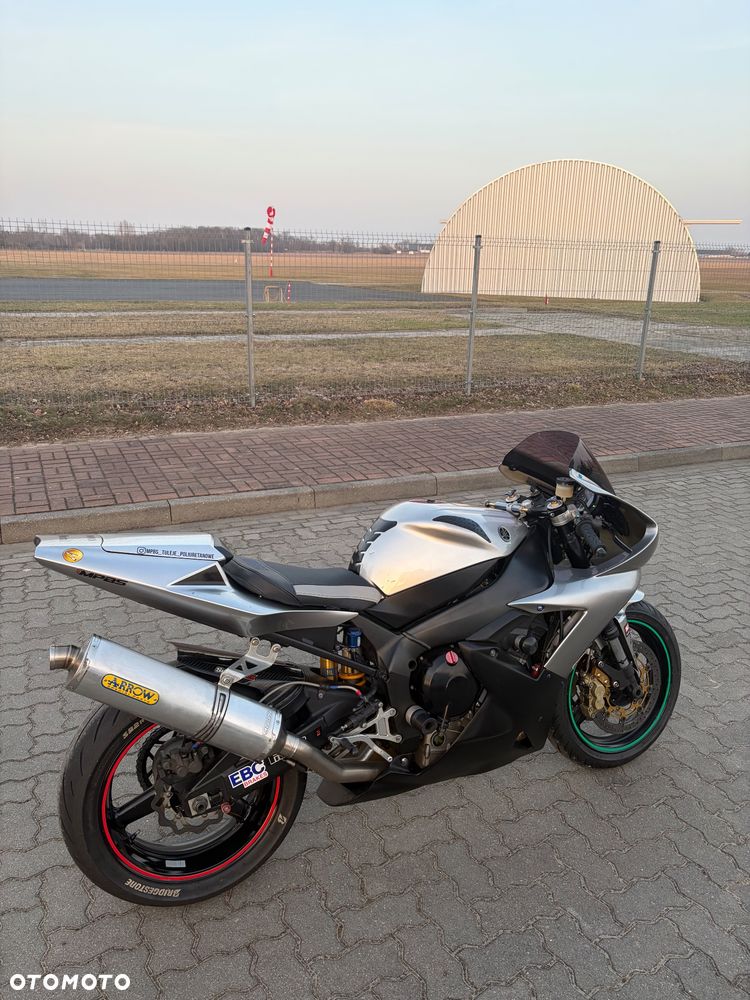 Yamaha R1 - 17
