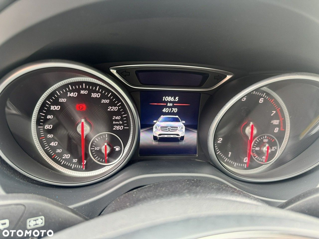 Mercedes-Benz GLA 200 7G-DCT - 12