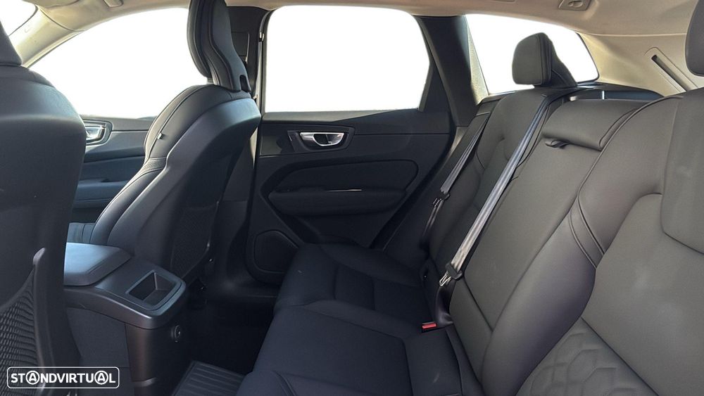Volvo XC 60 2.0 T6 PHEV Core AWD - 8