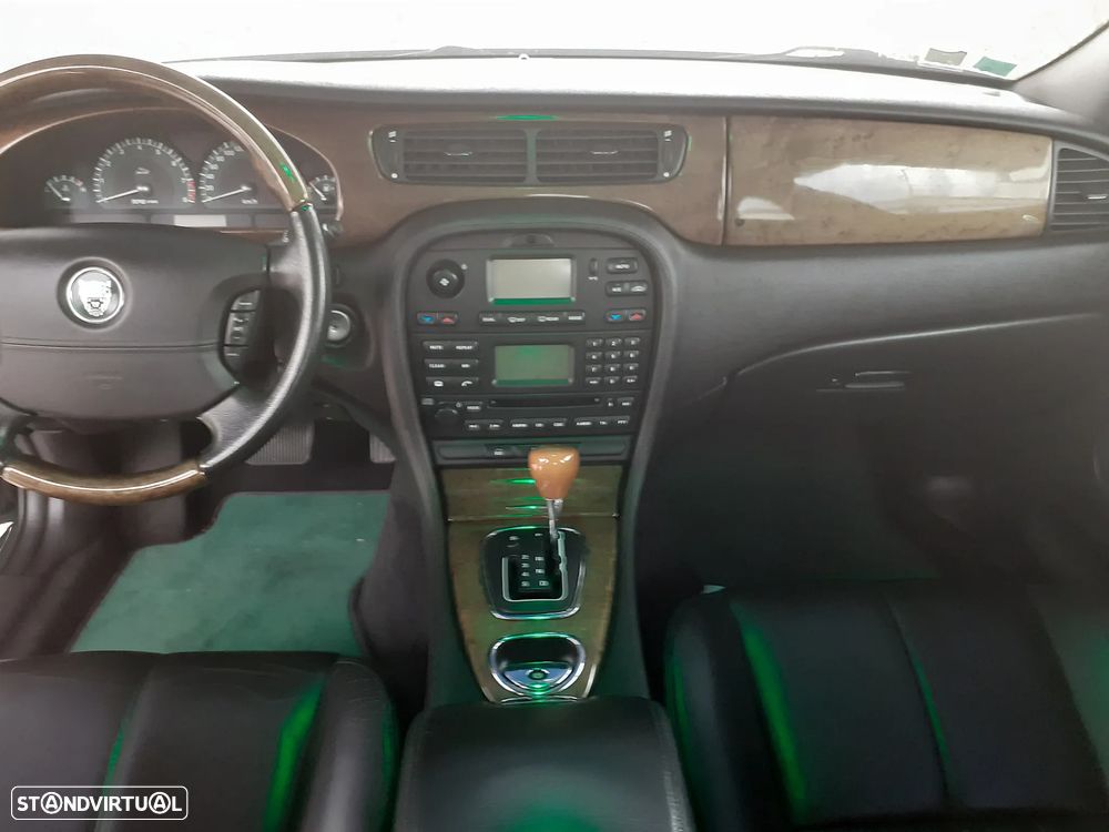 Jaguar S-Type 2.5 V6 Executive - 7
