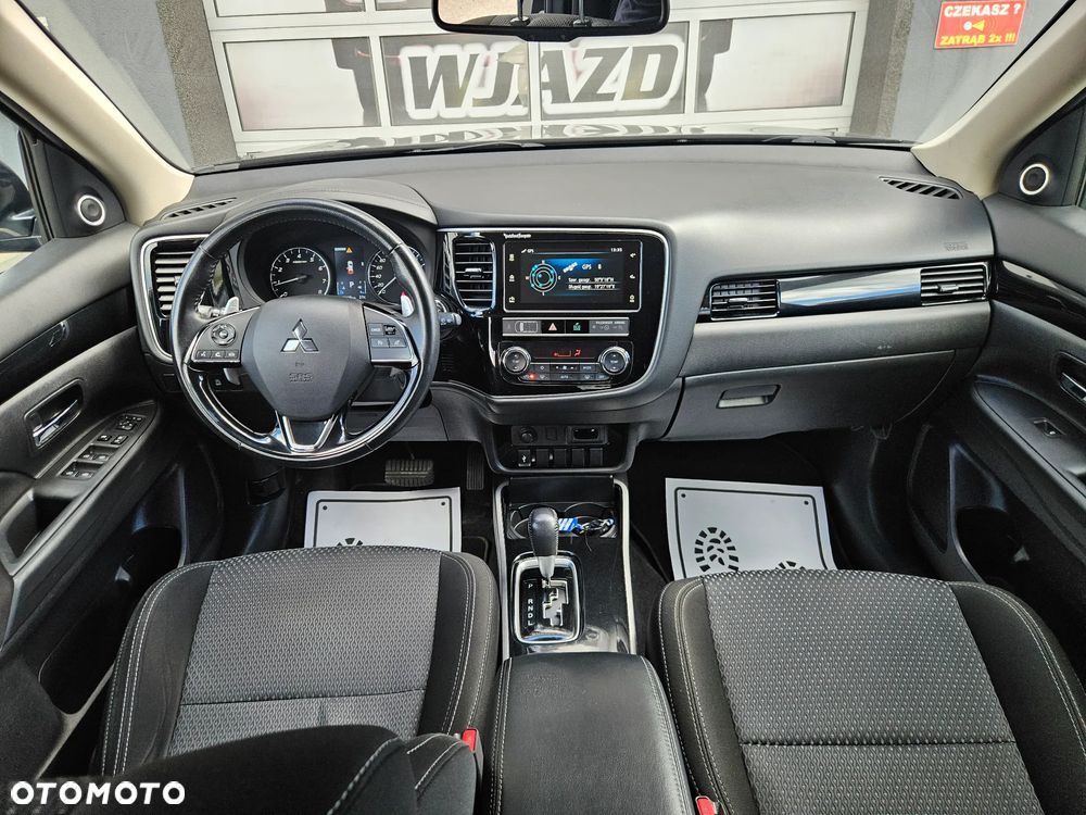 Mitsubishi Outlander 2.0 Intense + Navi 4WD CVT - 27